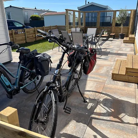 Vakantiehuis Traumlage Nr71 Zweite Reihe Direkt Am Wattenmeer Erste Reihe Unendliche Weite, Eingebettet In Der *