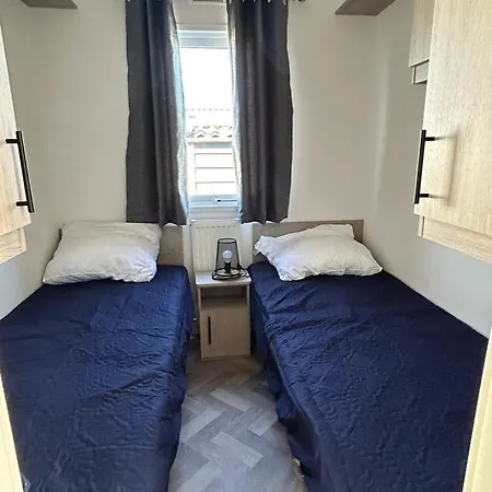 Vakantiehuis Traumlage Nr71 Zweite Reihe Direkt Am Wattenmeer Erste Reihe Unendliche Weite, Eingebettet In Der *